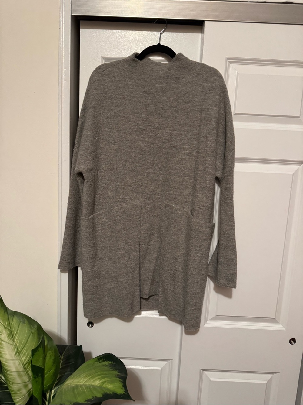 Cozy Women’s Grey Pocket Sweater